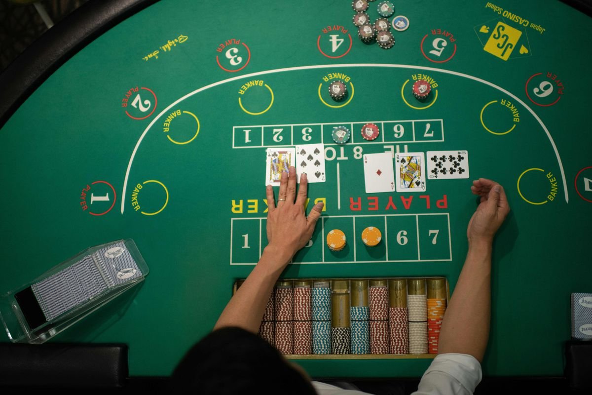 In welchen Casinos kann man online Baccarat kostenlos und ohne Einzahlung spielen?