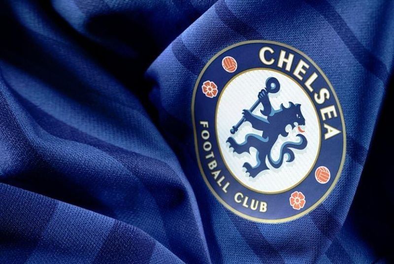 Dem FC Chelsea steht eine schwere Zeit bevor. Wegen Abramowitsch darf der Verein keine Transfers tätigen und keine Eintrittskarten verkaufen.